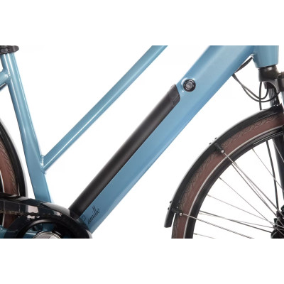 Frenos de disco precisos instalados en la bicicleta eléctrica de ciudad Bicyklet Camille.
