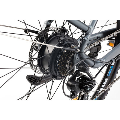 Batería integrada extraíble de 624 Wh de la bicicleta eléctrica urbana Moma Bikes PRO.