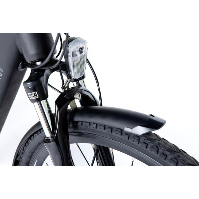 Vista del cuadro ergonómico de la bicicleta eléctrica urbana Moma Bikes E-CITY 28 PRO.