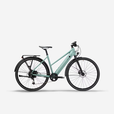 Bicicleta eléctrica urbana Elops 500 cuadro bajo color verde con batería de 599 Wh larga distancia.